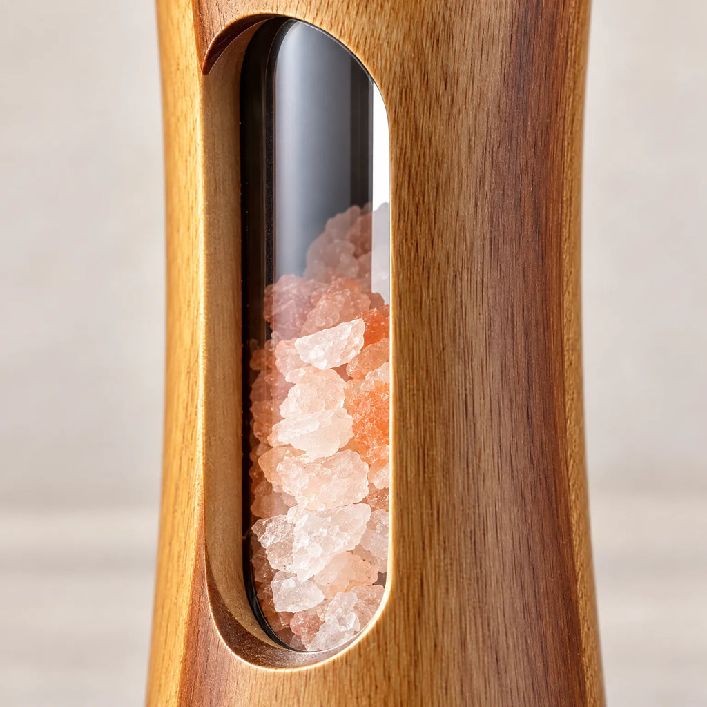 Lignum - Salt Og Peberkværn Træ Krydring Af Mad Ved Bordet